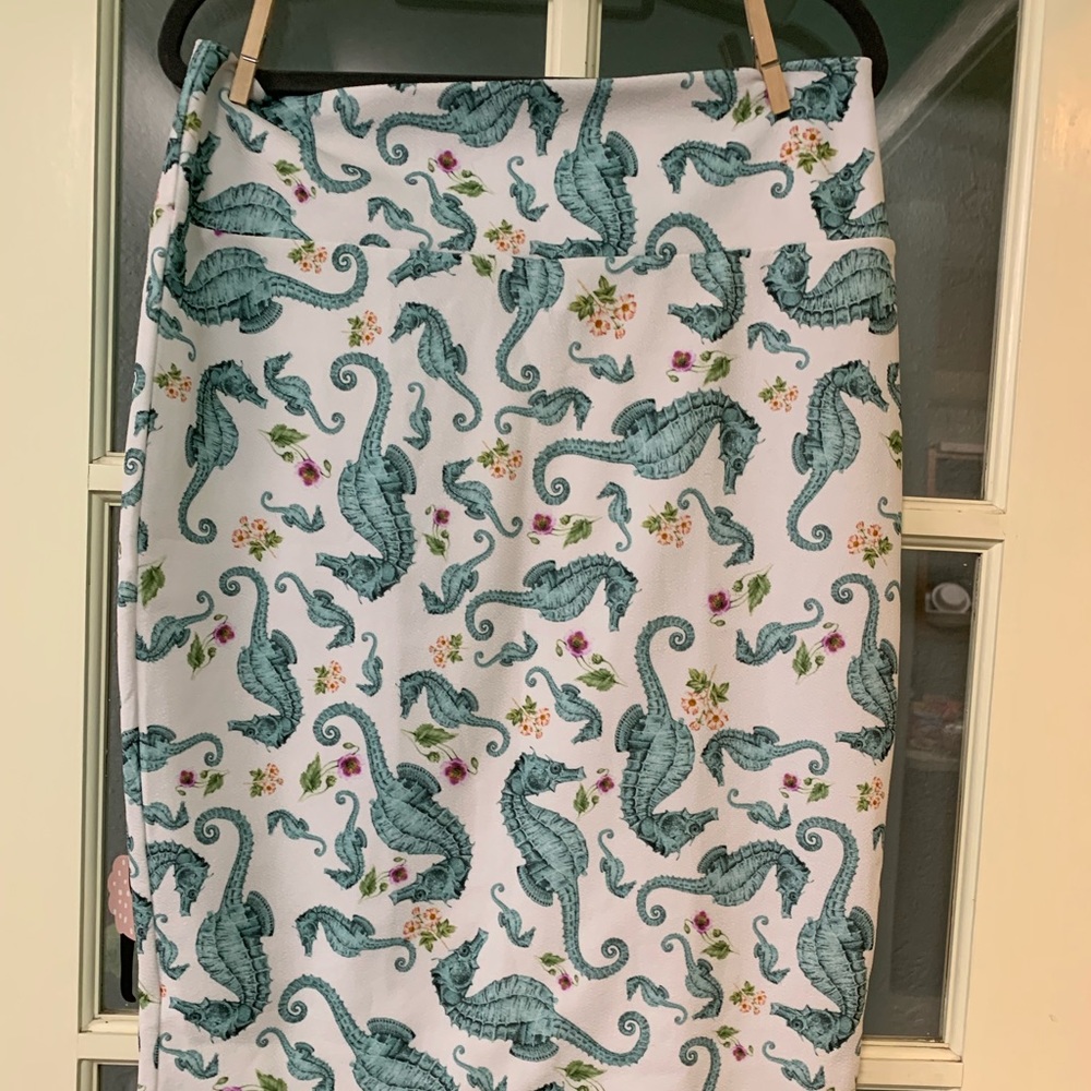 Large Seahorse Cassie